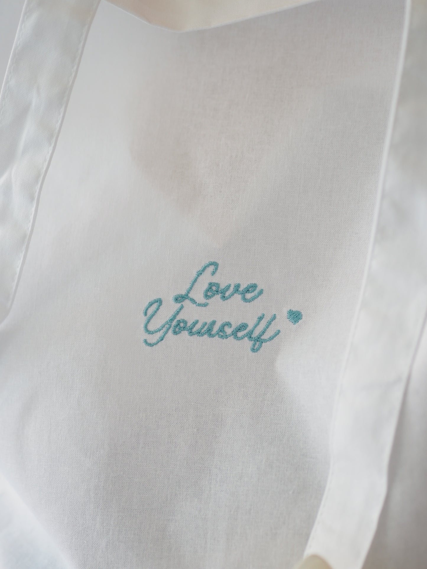 Tragebeutel mit Stickmotiv | Love yourself | in 3 verschiedenen Farben