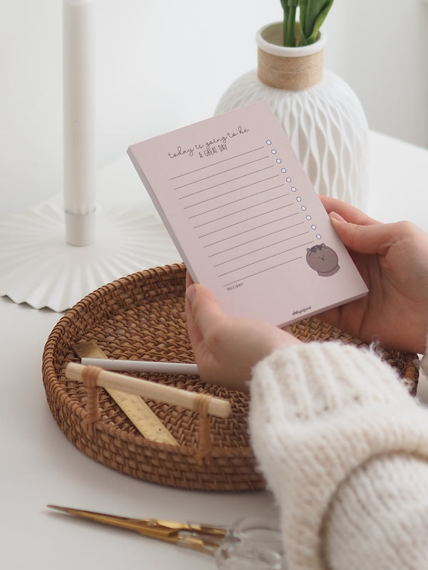 To-do-Liste A6 Bär in Rosa in der Hand