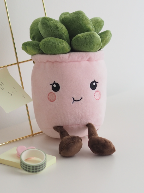 Kaktus-Kuscheltier in Rosa mit grünem Kaktus und Gesicht