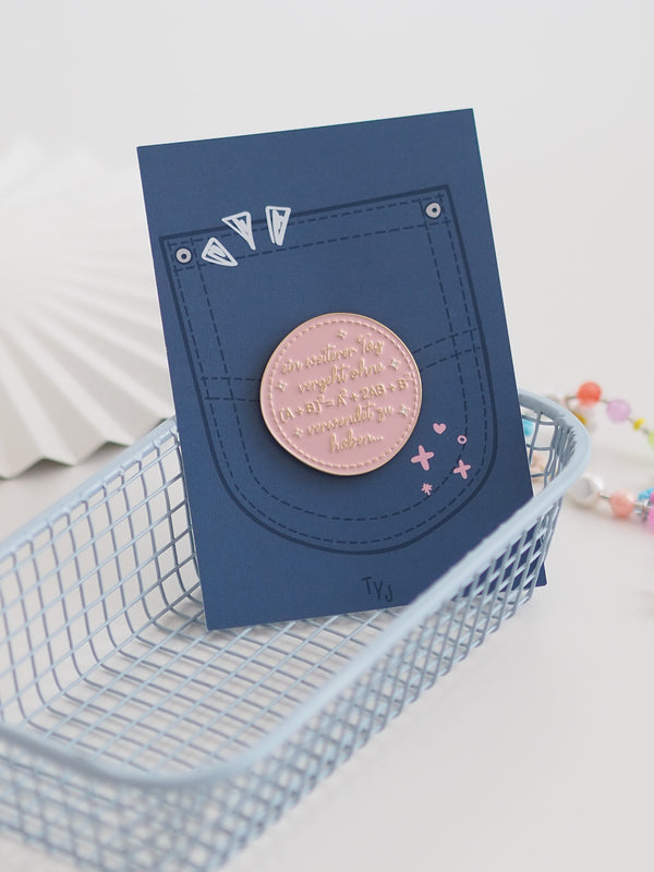 Pin the cool study club in Rosa auf blauer Karte