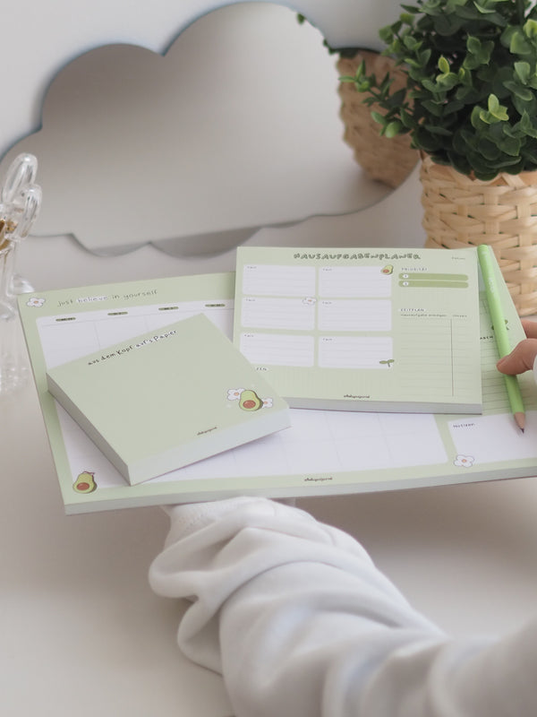 Avocado-Set 4-teilig mit Schreibtischunterlage, Wochenplaner und Notizblock in Grün